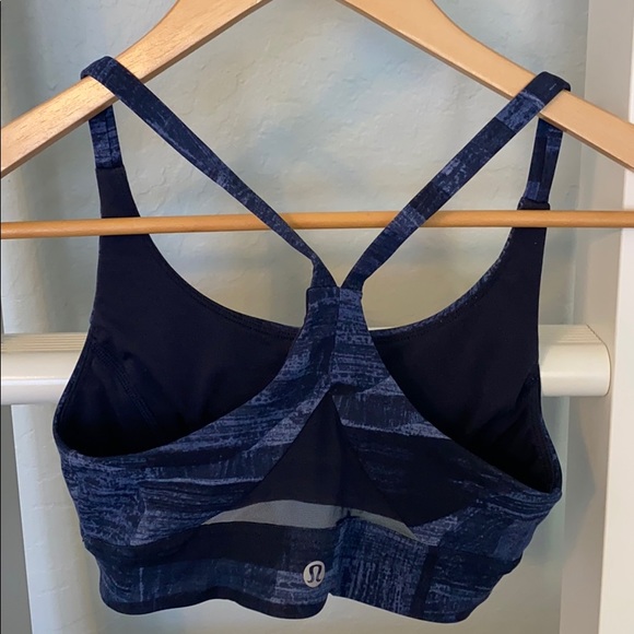 Lululemon sports bra size 2 - Picture 2 of 4